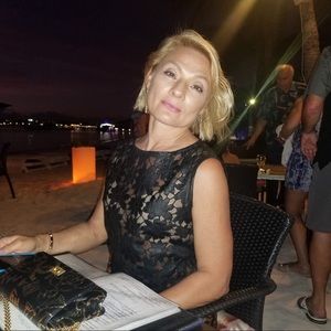 Meet your Posher, Larissa